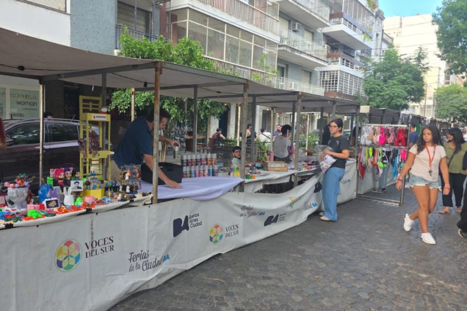 Feria Voces del Sur en la Plaza Vuelta de Obligado