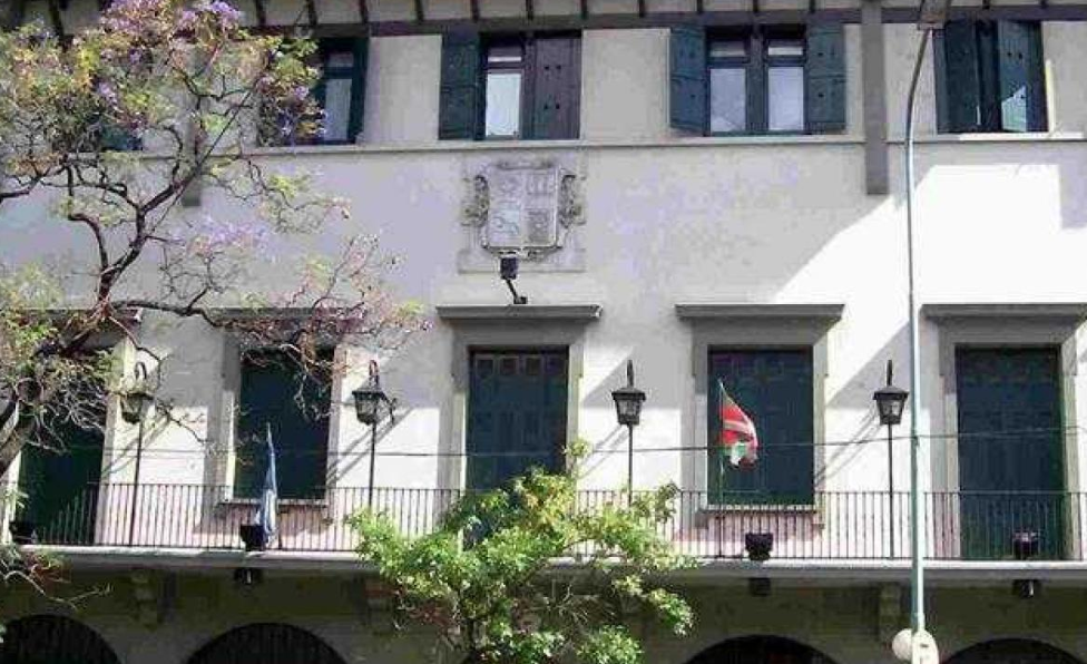 Centro Laurak Bat | Colectividades en la Ciudad