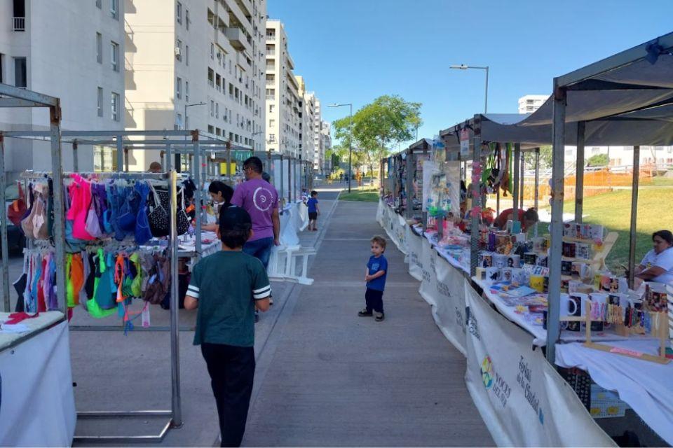 Feria Voces del Sur en la Plaza Islas Malvinas