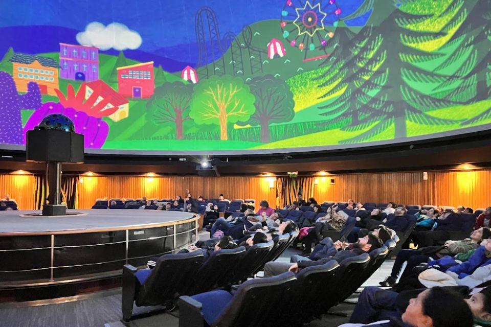 “Veo Veo”: experiencia inmersiva para infancias en el Planetario