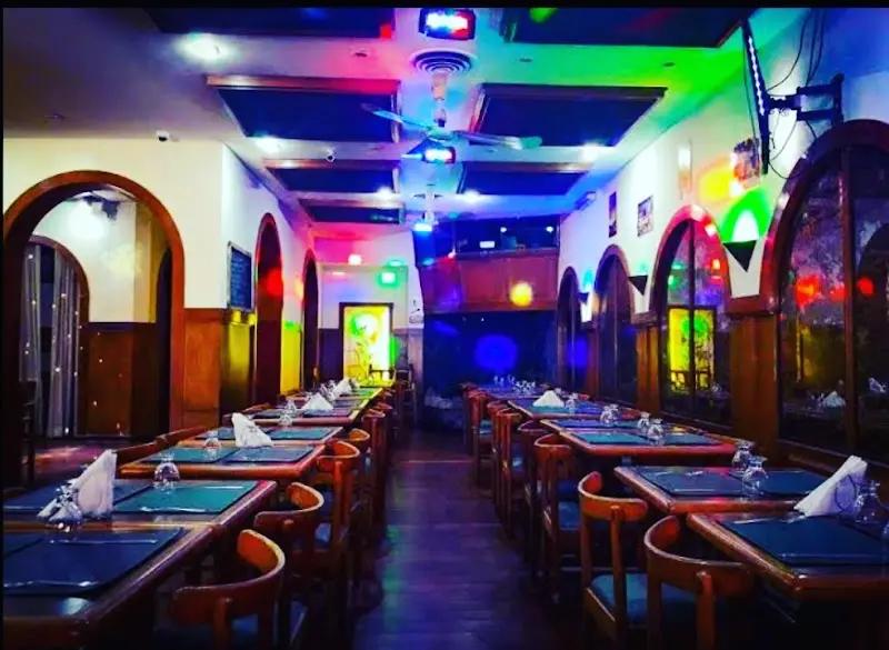 Kenis bar karaoke internacional, imagen 4